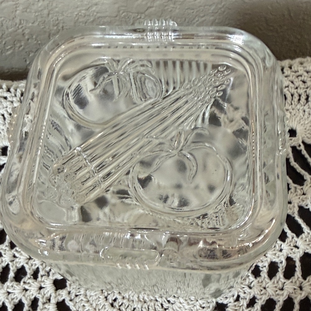 Clear Glass Square Covered Dish - Ribbed Design - Picture 2 of 5